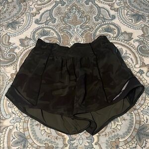 Lululemon Hotty Hot 4” shorts , Size 2